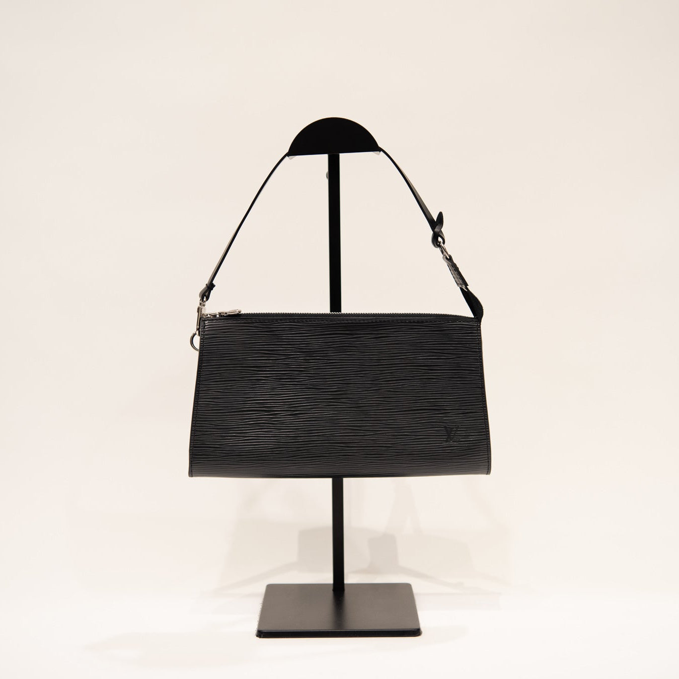 LOUIS VUITTON Epi Pochette Bag