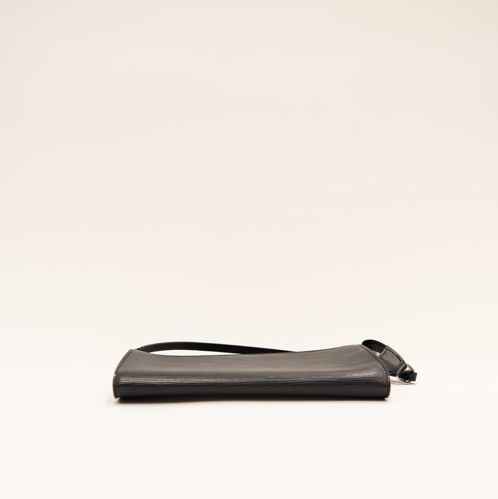 LOUIS VUITTON Epi Pochette Bag