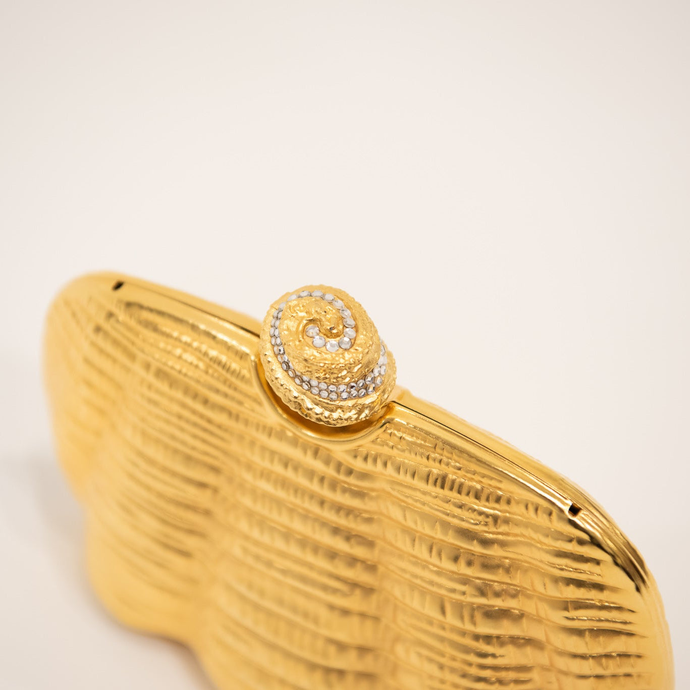 Vintage Clamshell Hardshell Clutch